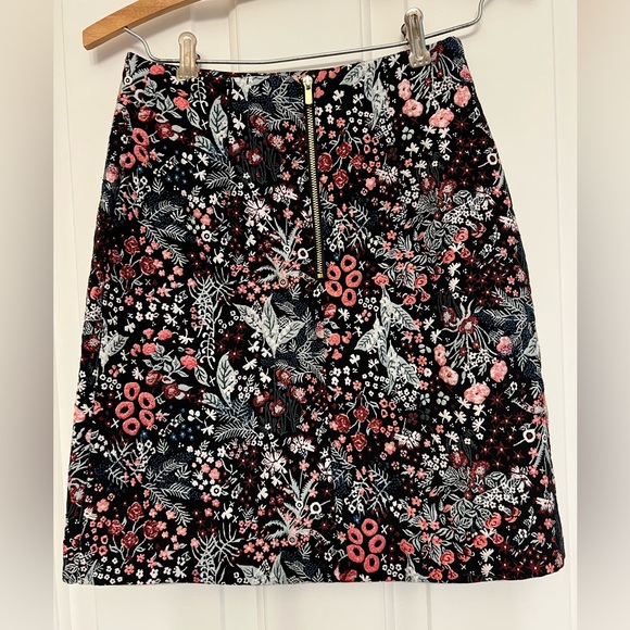 H&M BLACK FLORAL MINI SKIRT W/AN EMBROIDERED FEEL ( not‎ actually embroidered) - Picture 7 of 7